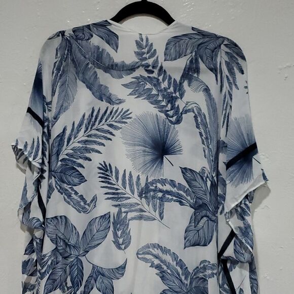 Blue and White Kimono Shrug - Picture 8 of 13